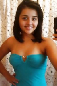 Indian chubby girl mate bare selfie